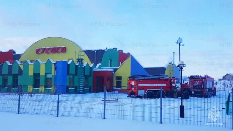 Фото В Новосибирском районе 101 ребёнка эвакуировали из горящего детского сада 2